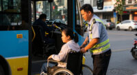 Hanoi Bus Staff Wholeheartedly Support Disabled Passengers - Laodong.vn